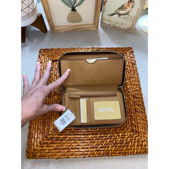 NWT $158 Jet Set Travel Michael Kors Monogram MK Zip Wristlet Brown Gold Wallet - Picture 8 of 8